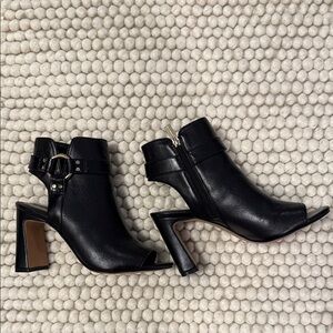 Vince Camuto Anrine Bootie 9.5